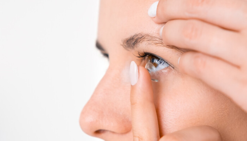 4 Risks of not purchasing contact lenses from glasses shop