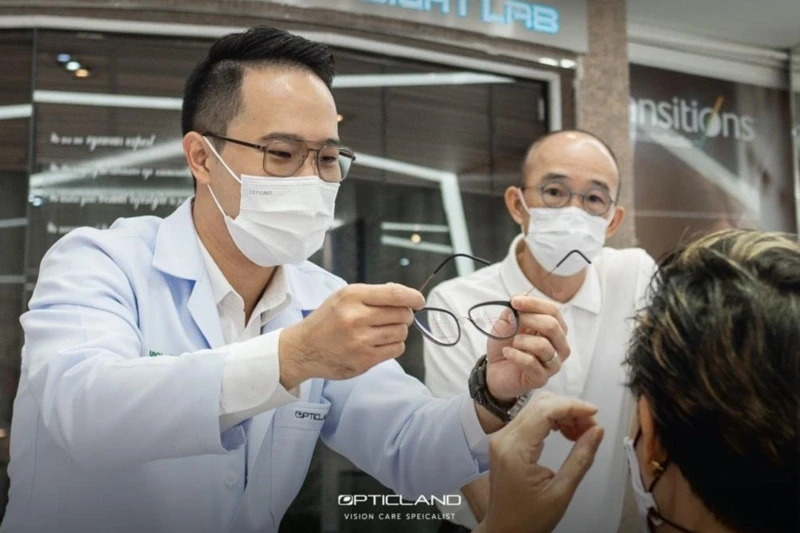 ร้านแว่นตา Opticland